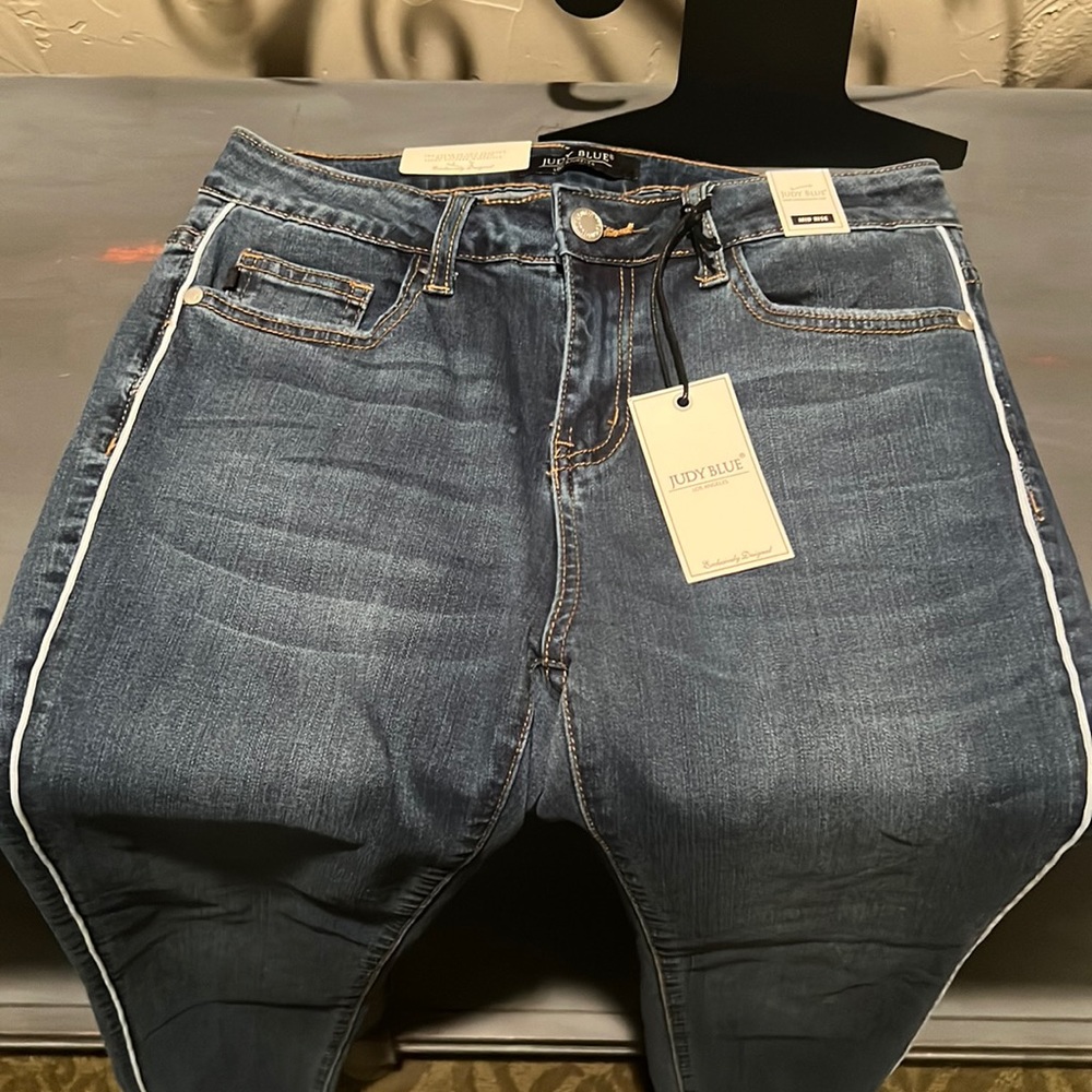 Judy Blue NWT MID RISE SKINNY